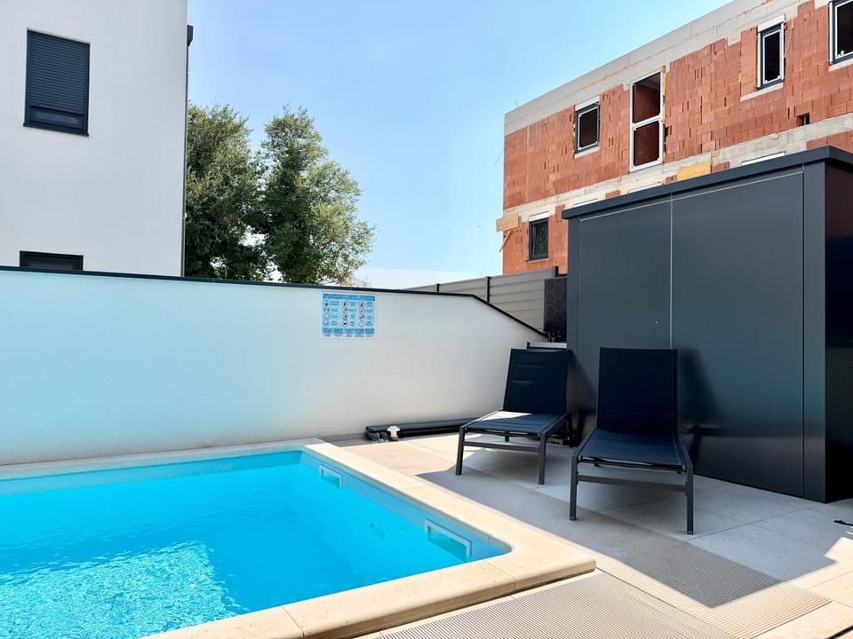 Pool view, Swimming pool