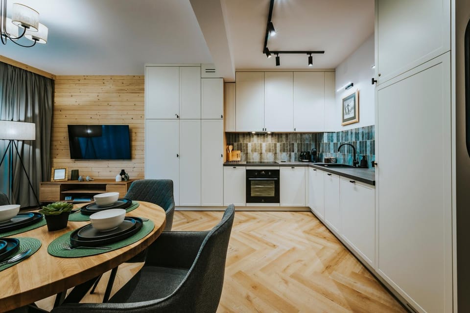Kitchen or kitchenette, Dining area, stove