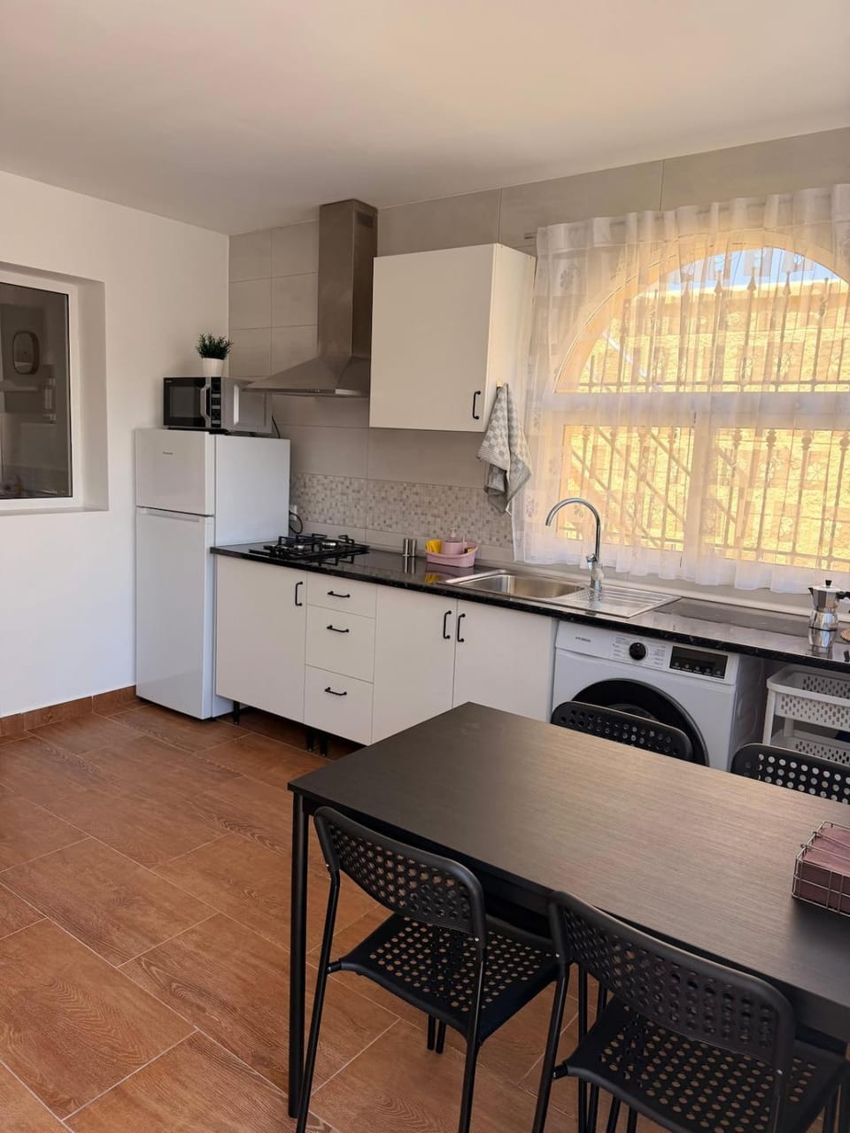 Seating area, kitchen