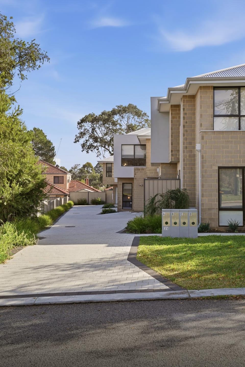 NEW BUILD! Spacious Modern 5-Bed Bentley Townhouse House in Bentley