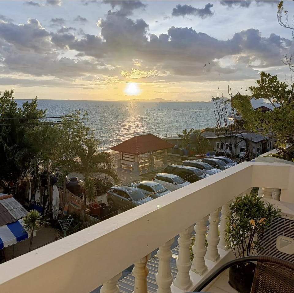 Pattaya BEACH VILLA familly rooftop na jombtien Villa in Pattaya City