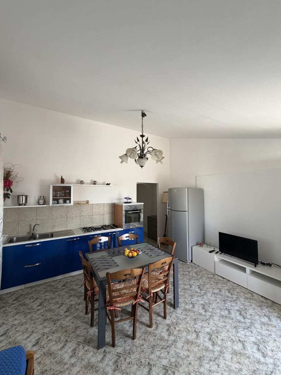 TV and multimedia, Kitchen or kitchenette, Dining area, oven, kitchen