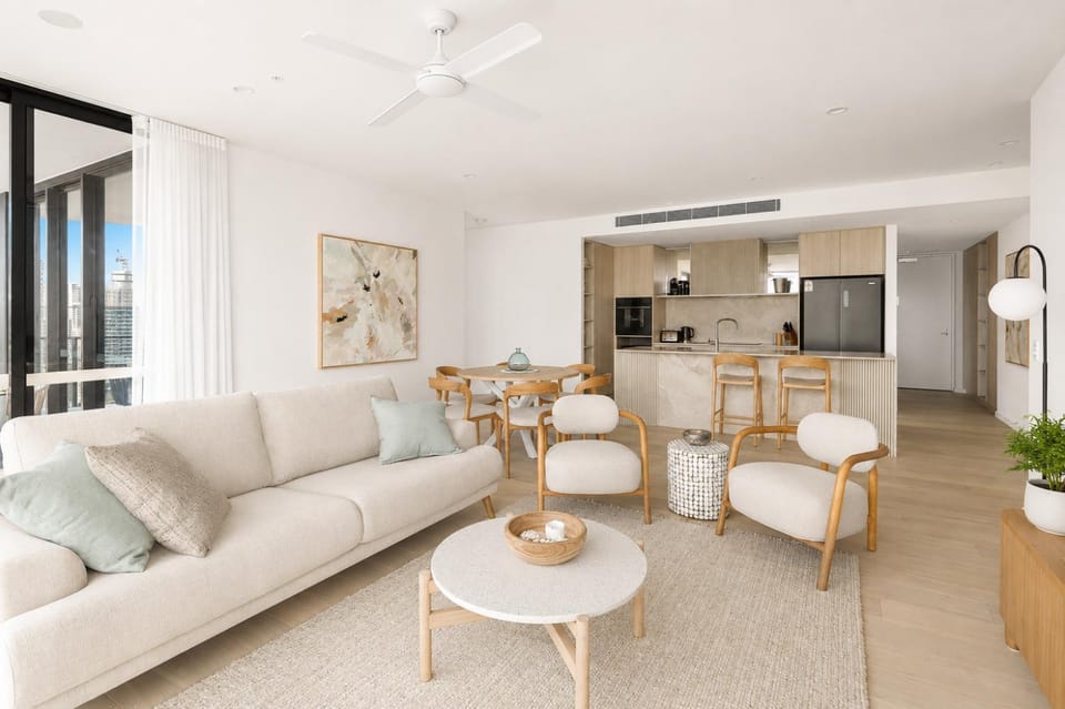 Amaya Coastal Luxe - Pool & Panoramic Views Apartment in Surfers Paradise