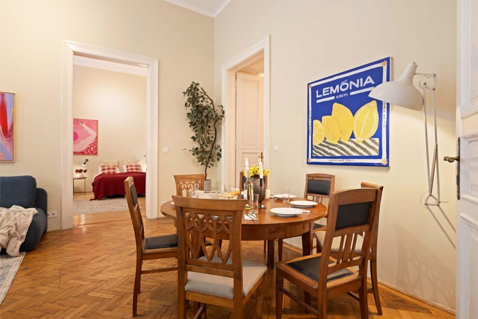Seating area, Dining area
