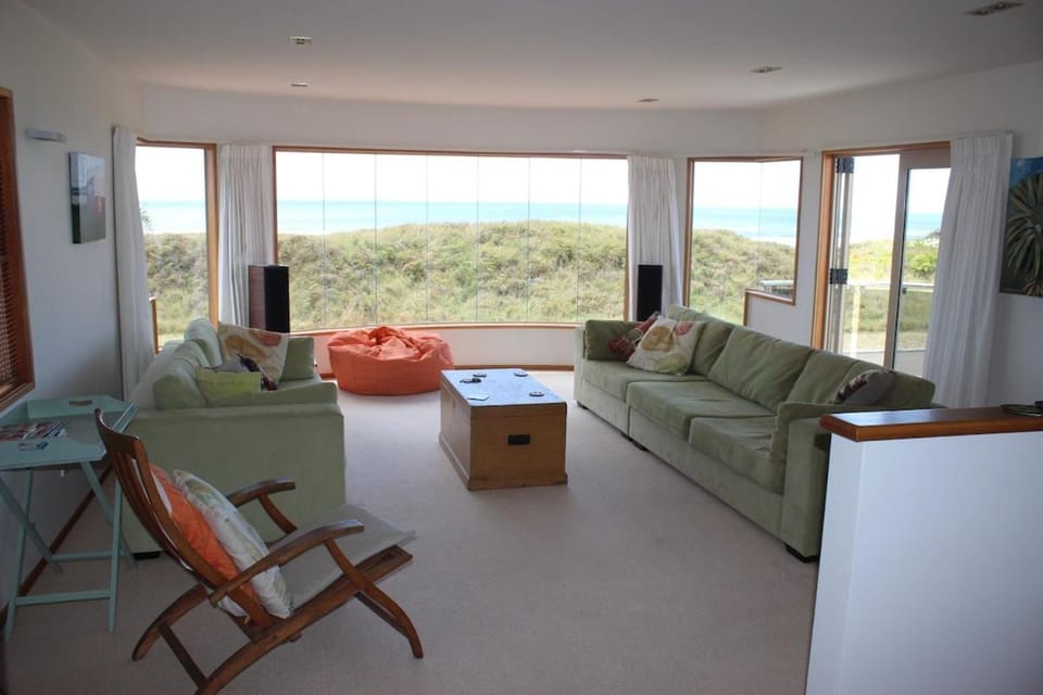 Comfortable 4 Bedroom house at Ohope Beach House in Bay Of Plenty