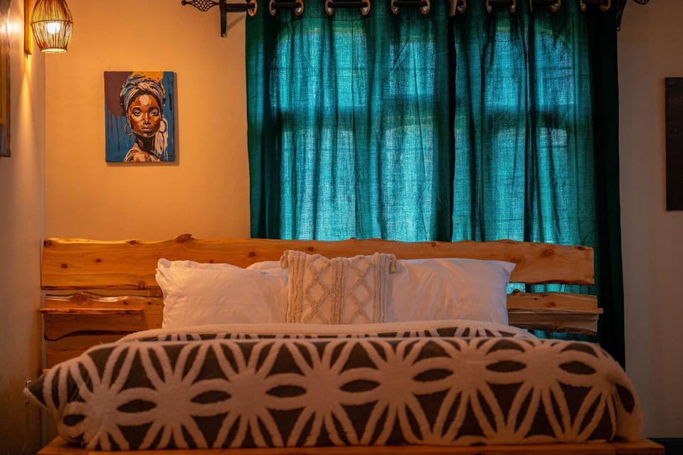 Photo of the whole room, Bedroom