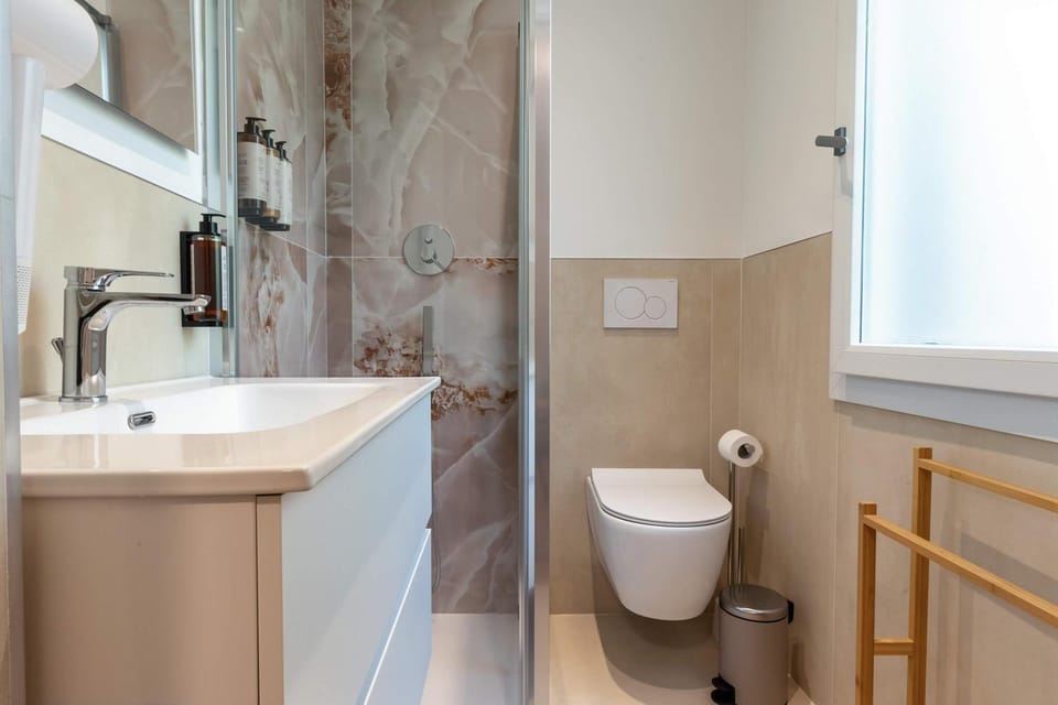 Central Station Modern Boutique Room With Ensuite Apartment in Florence