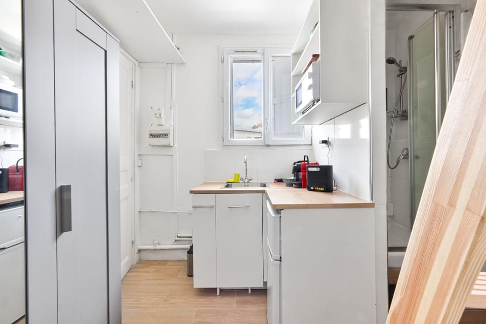 Kitchen or kitchenette