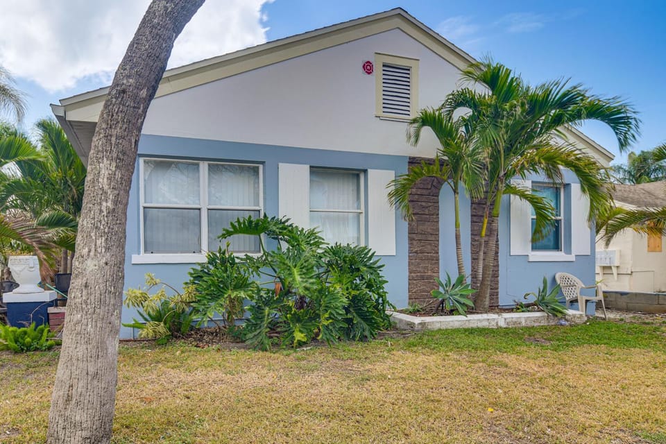 Walk to Beach & Dining! Unique St. Pete Getaway House in Saint Pete Beach