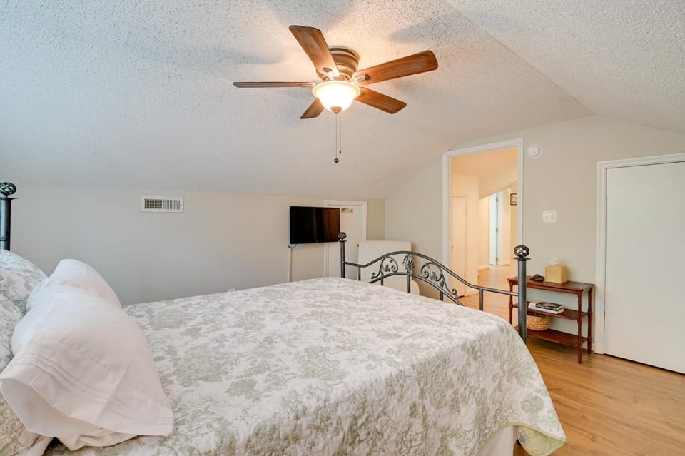 Georgetown Family Getaway 1 Mi to Front Street House in South Carolina