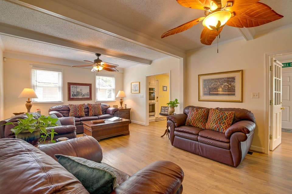 Georgetown Family Getaway 1 Mi to Front Street House in South Carolina