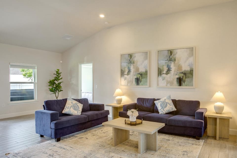 Hot Tub & Yard! Pet-Friendly Haven in Cape Coral House in Cape Coral