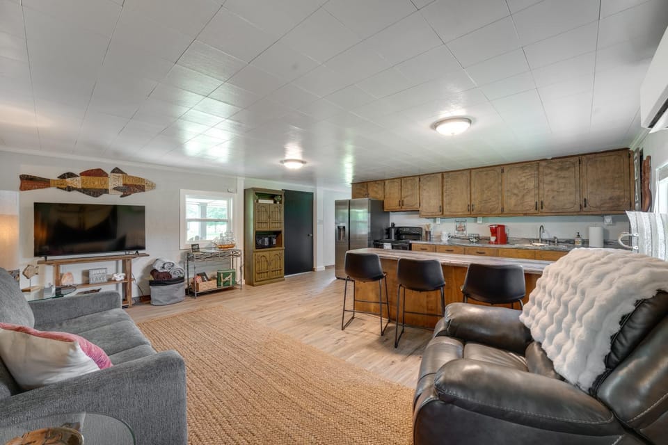 'Cast a Line Cabin' w/ Dock on Weiss Lake Cabin in Weiss Lake