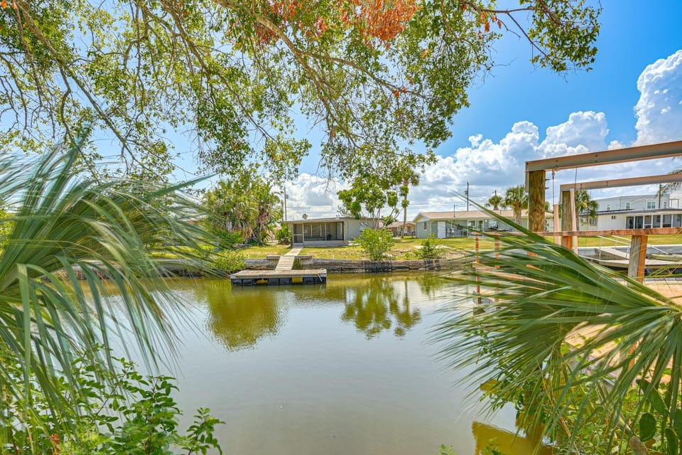 Canalfront Hudson Home w/ Hot Tub: 3 Mi to Beaches House in Hudson