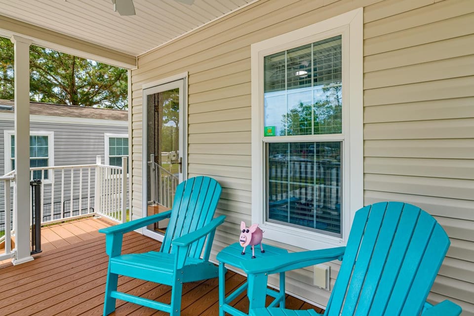 Crystal River Resort Cabin w/ Pool & Boat Parking Cabin in Lecanto
