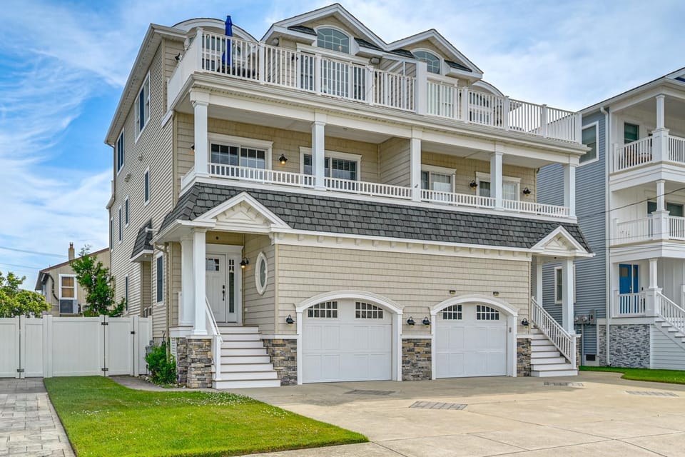 Walk to Brigantine Beach! Family Townhome w/ Views House in Brigantine