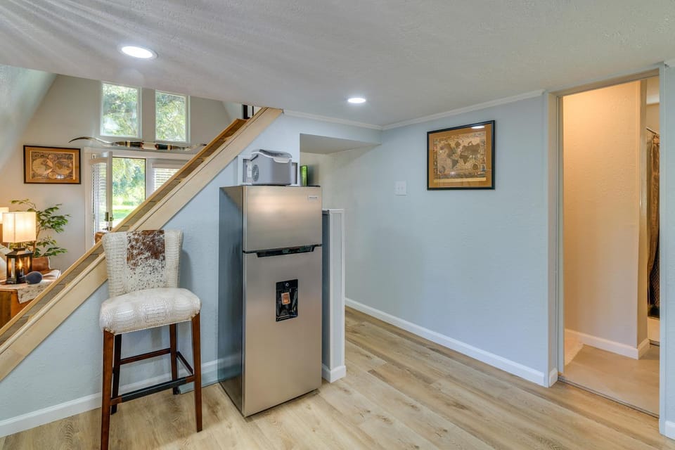 3 Mi to Tomball's Main St! Unique A-Frame Home House in Tomball