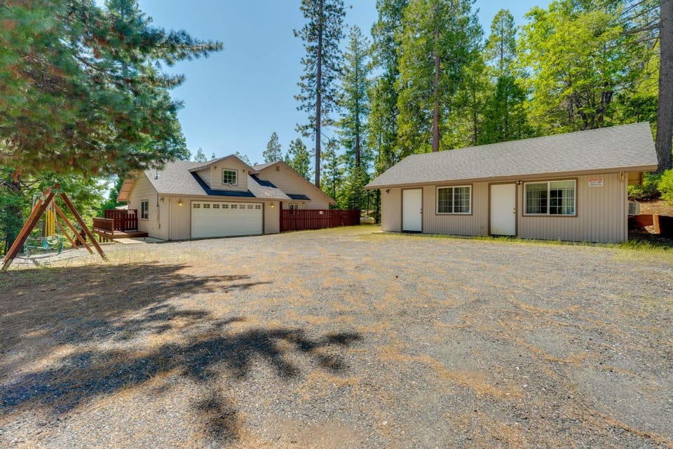 Spacious 5BR Mountain Home in Peaceful Mi-Wuk House in Mi Wuk Village