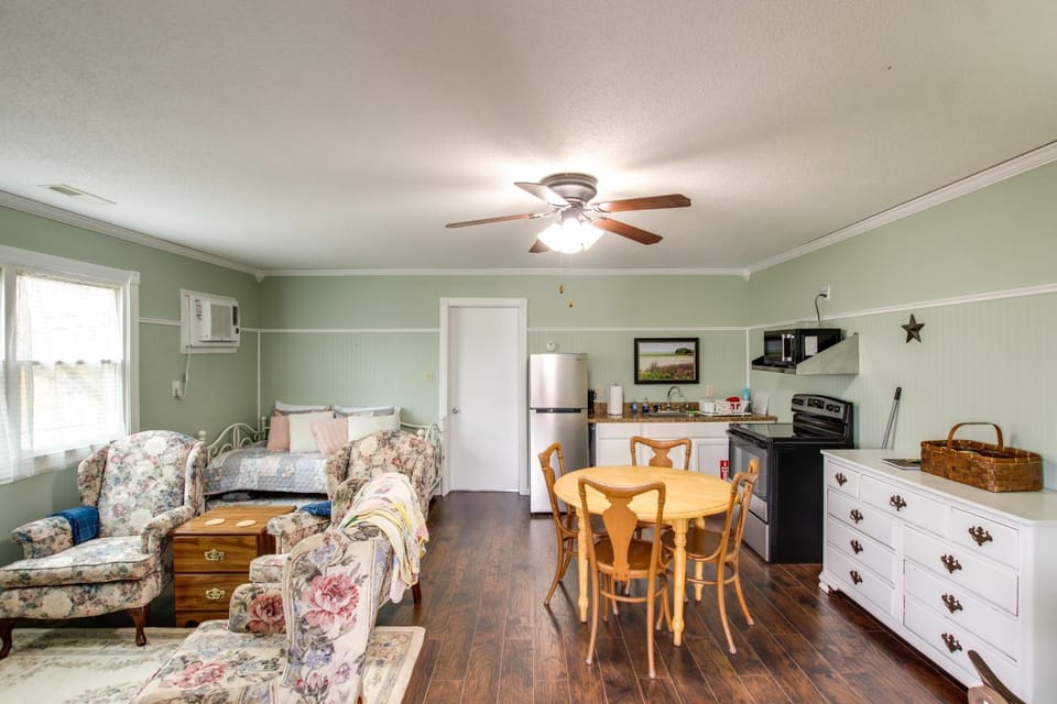Steps to Nauvoo Temple! 2-Unit Family Combo Apartment in Nauvoo