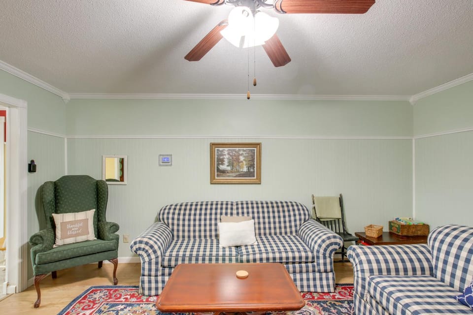 Steps to Nauvoo Temple! 2-Unit Family Combo Apartment in Nauvoo