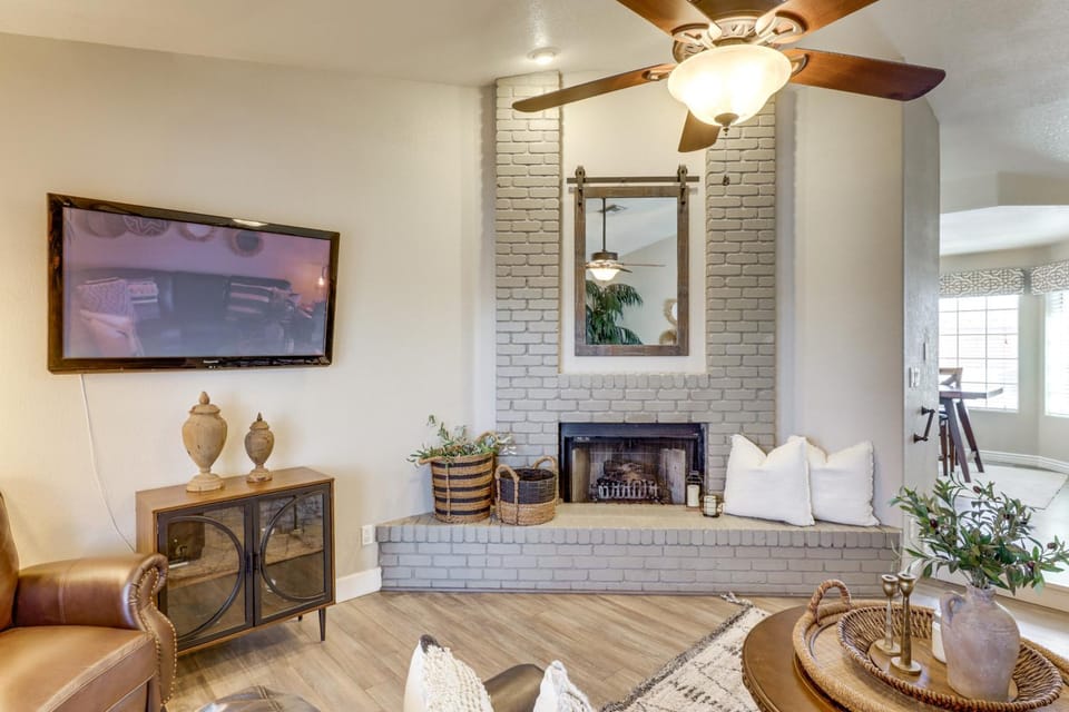 Stylish Yuma Home! 14 Mi to River House in Fortuna Foothills
