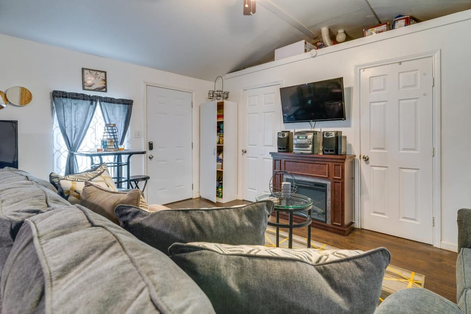 6 Mi to Town! Trinity Retreat w/ Yard Apartment in Lake Livingston