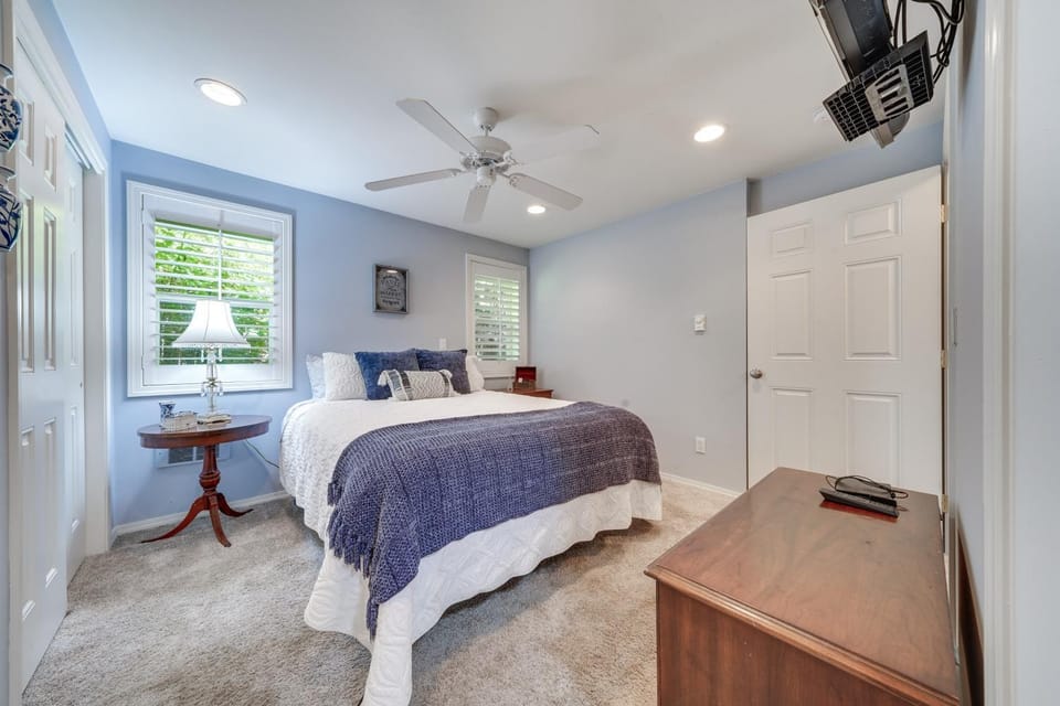 4 Mi to Waterfront & Wineries! Quiet Getaway House in Kirkland