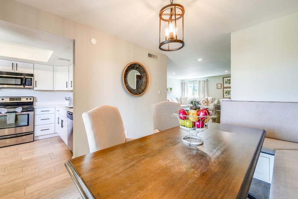 Condo w/ Pool, Near Trails & Old Town Scottsdale! House in Paradise Valley