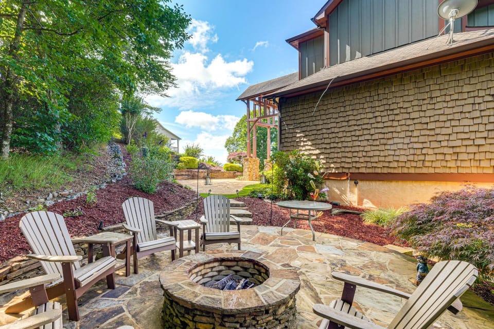 Mtn & Lake Views! Perfect for Family & Friends House in Hiawassee