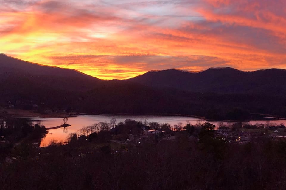 Mtn & Lake Views! Perfect for Family & Friends House in Hiawassee
