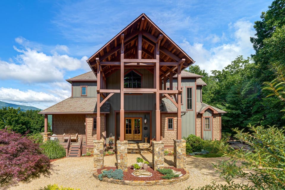Mtn & Lake Views! Perfect for Family & Friends House in Hiawassee