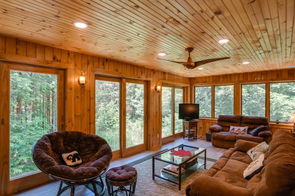 Cozy House on 2 Acres in the Green Mountains House in South Londonderry