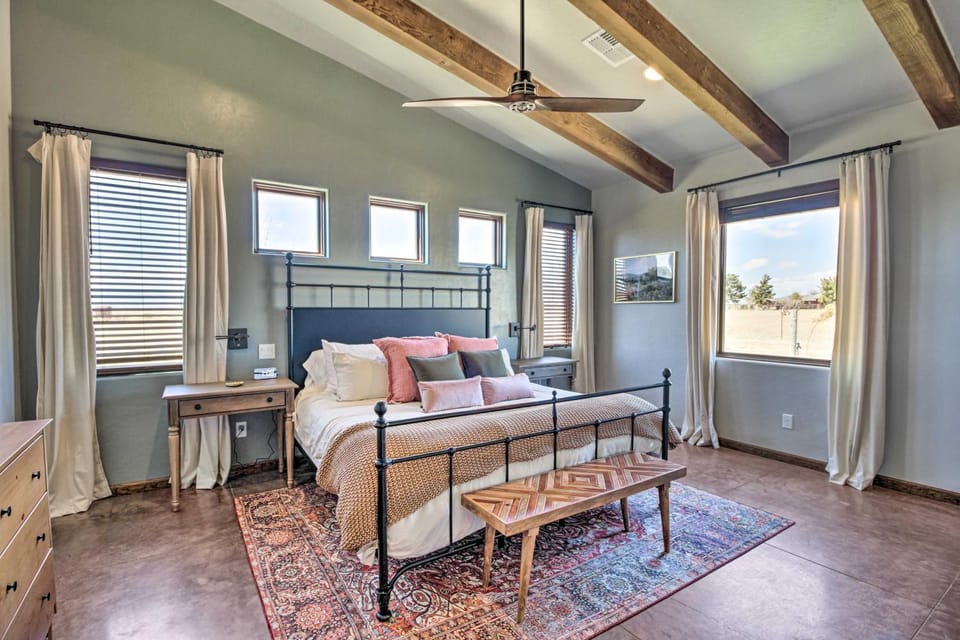 Dual-Unit Ranch in Elgin Wine Country! House in Arizona