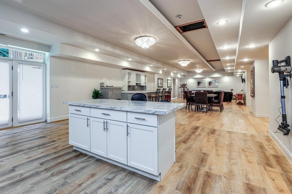 Gateway to DC & More! Quiet & Stylish Retreat House in Potomac