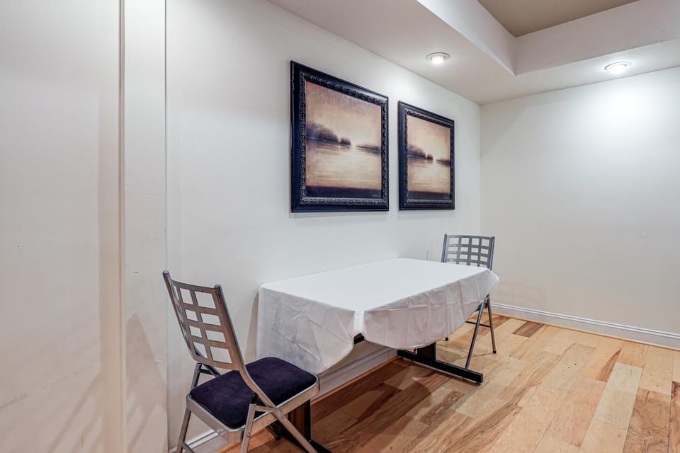 Gateway to DC & More! Quiet & Stylish Retreat House in Potomac
