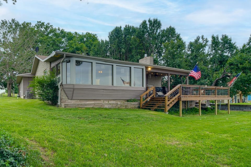 Game Room, Fishing Cabin & Dock on Grand Lake! Cabin in Grove