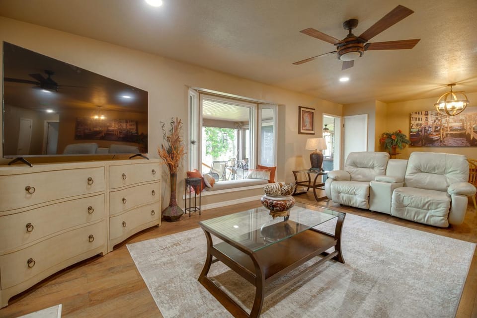 Game Room, Fishing Cabin & Dock on Grand Lake! Cabin in Grove
