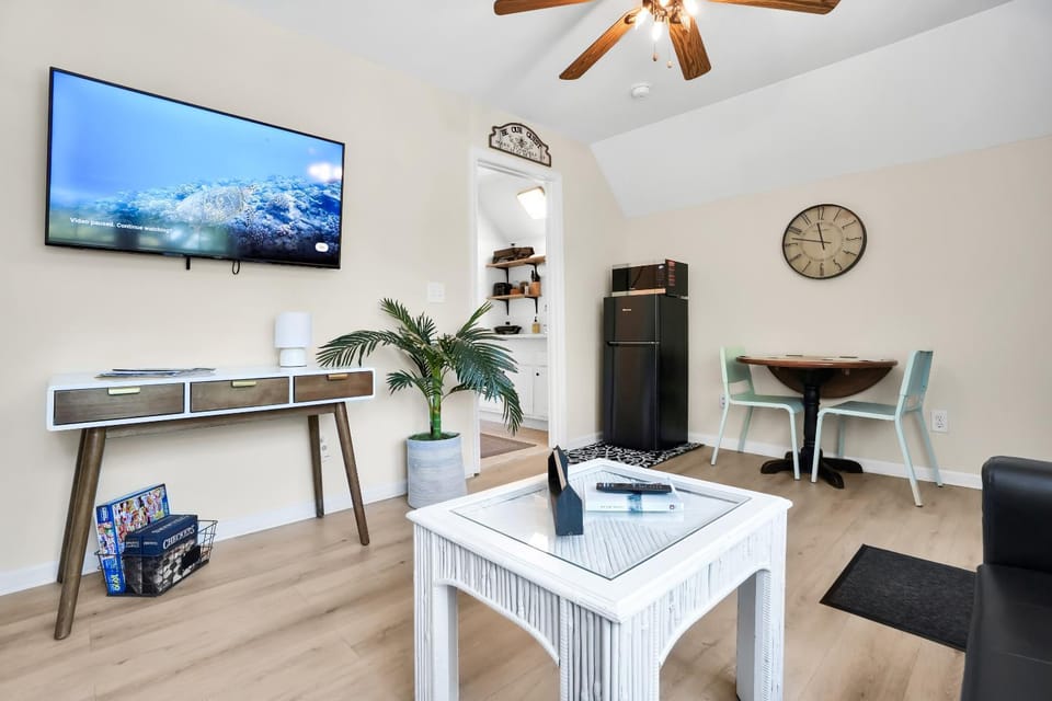 Near Eats, Shops, Golf & Beach: Oak Island Suite! House in Oak Island