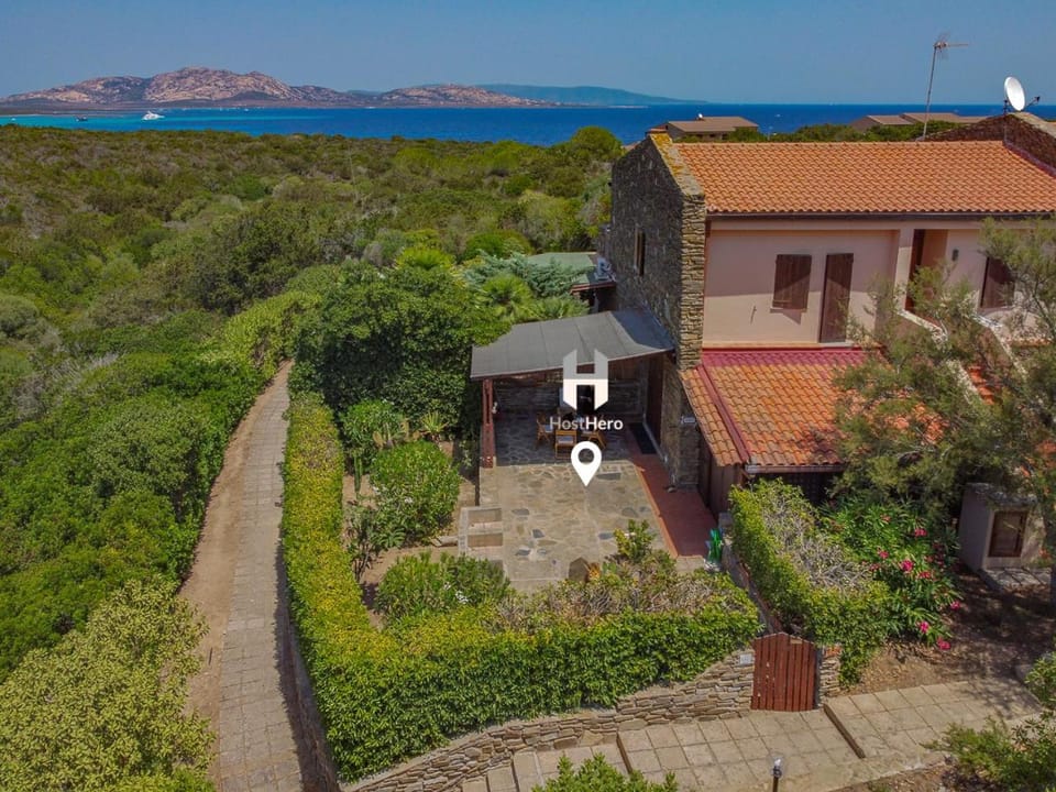 Relax at Lentischi - Private Veranda & BBQ by Host Hero Apartment in Stintino