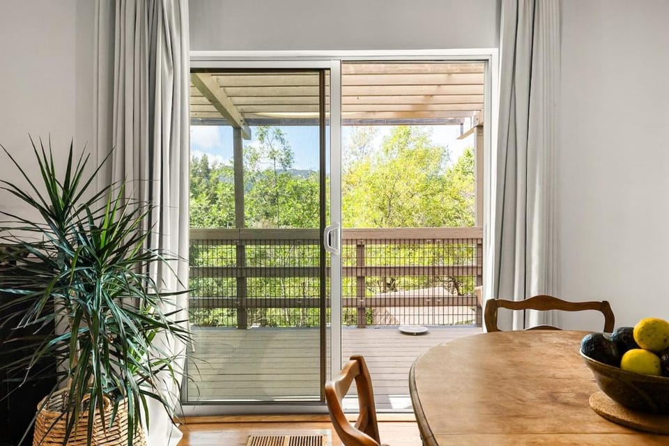 Spacious 3BR 2BA Topanga Canyon Retreat with Views Decks and Nature House in Topanga