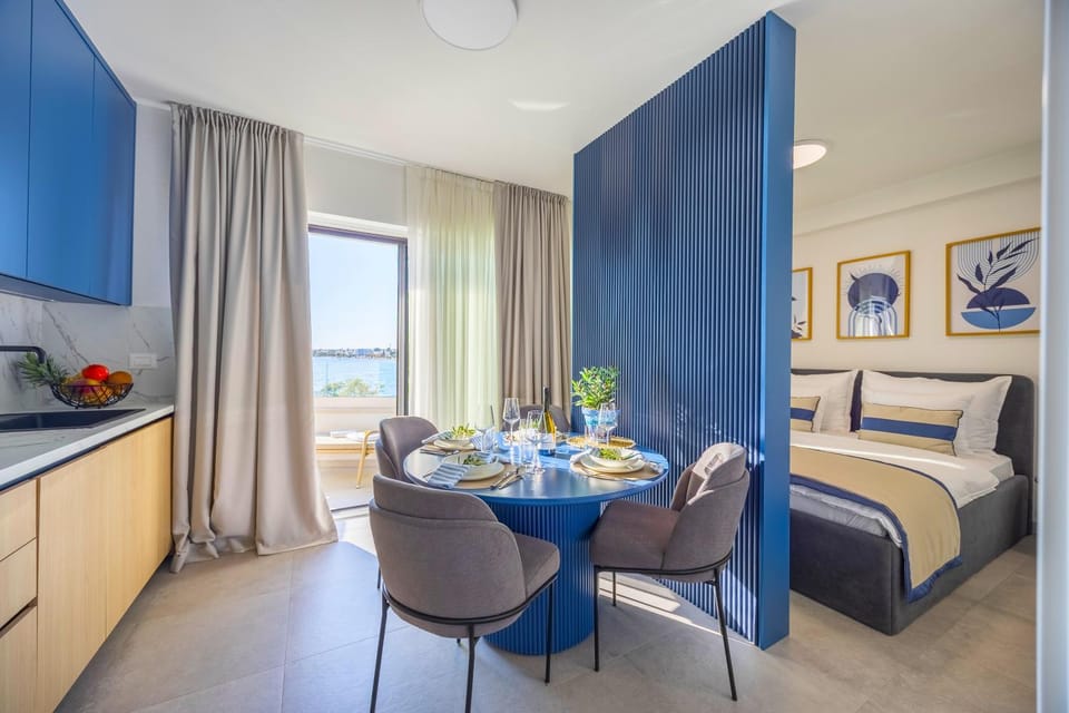View (from property/room), Living room, Photo of the whole room, Bedroom, Food, furniture