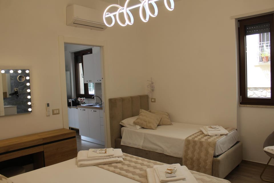 Photo of the whole room, Bedroom, towels