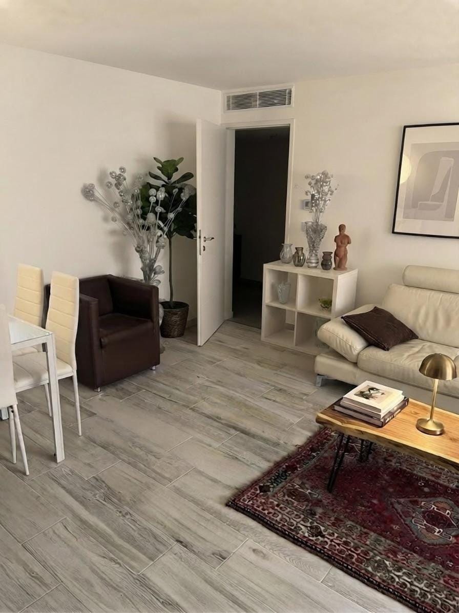 Newly build 2 bed Cap-Martin beach - 10mns from Monaco Apartment in Roquebrune-Cap-Martin