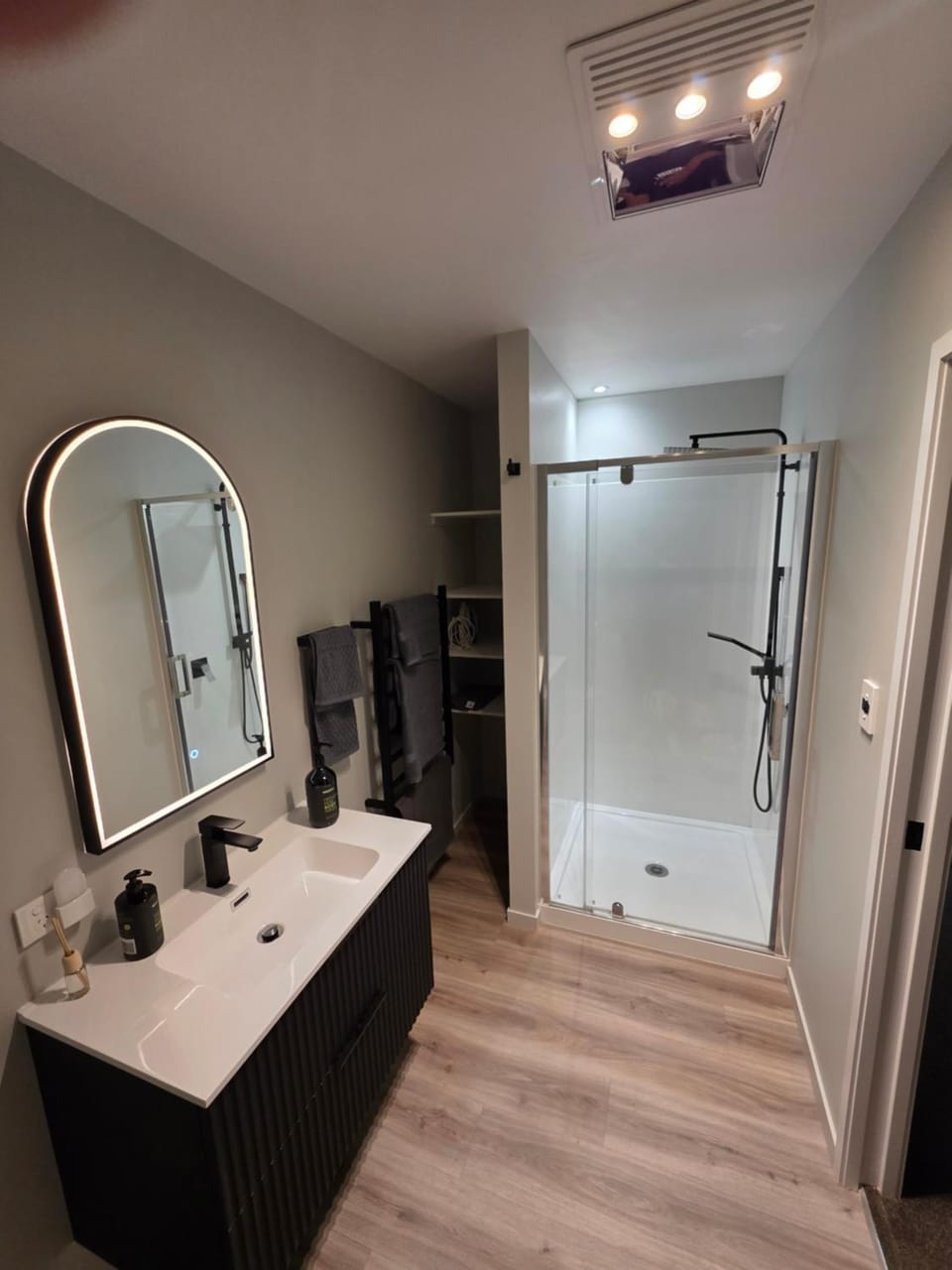 Shower, Bathroom, towels