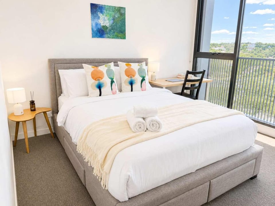 Park Life beside City and Zoo Queen and Sofa Bed Apartment in Melbourne