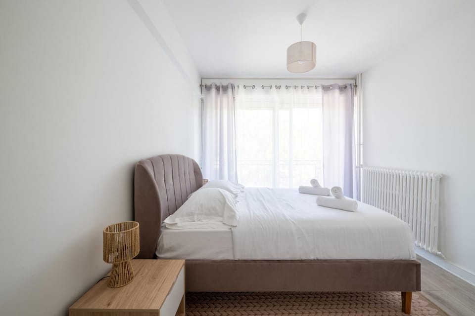 Elegant 2BDR Apt near Paris and La Defense Apartment in Levallois-Perret