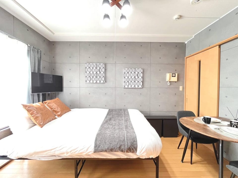 Bed, Dining area, Bedroom
