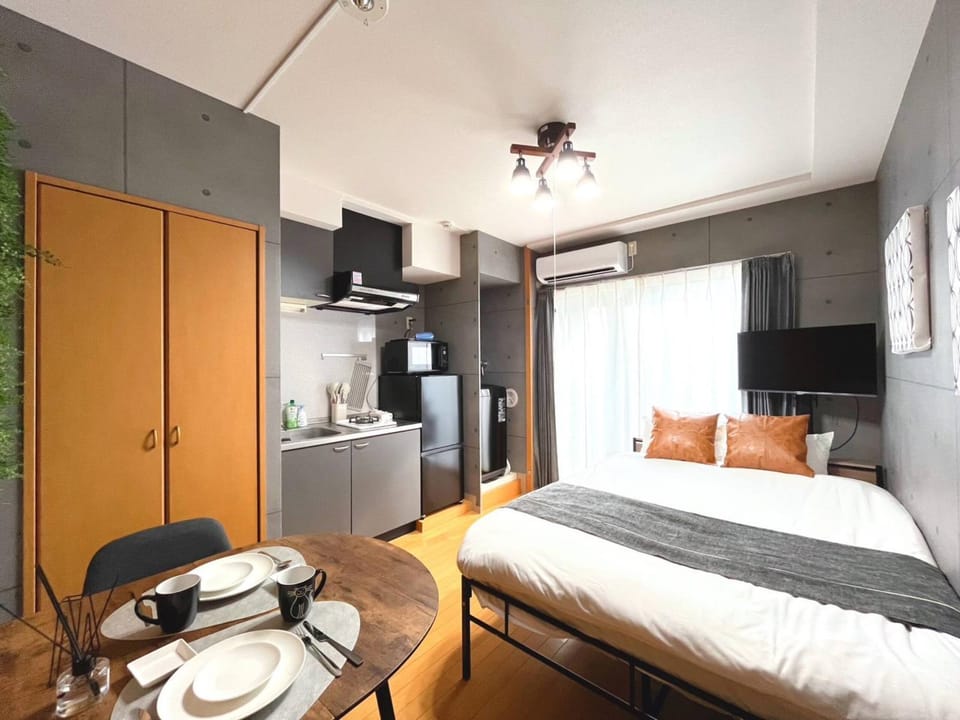 Photo of the whole room, Bedroom