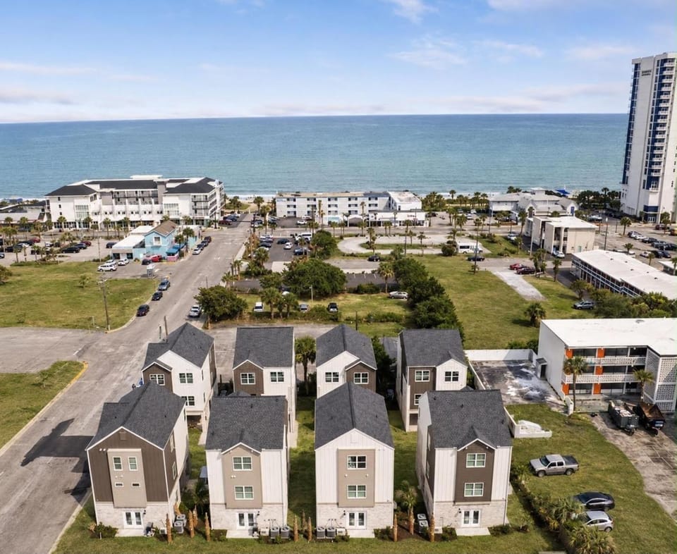 Beachwalk Club-Block to Ocean,Pet Frndly,Sleep 16 House in Myrtle Beach