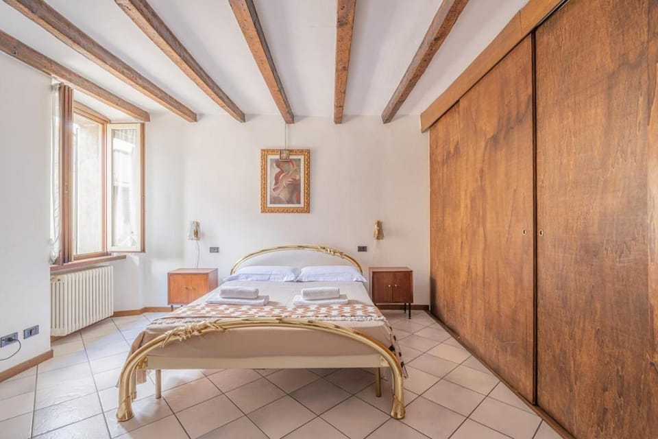 Three-room apartment in the center, next to the stadium Apartment in Bergamo